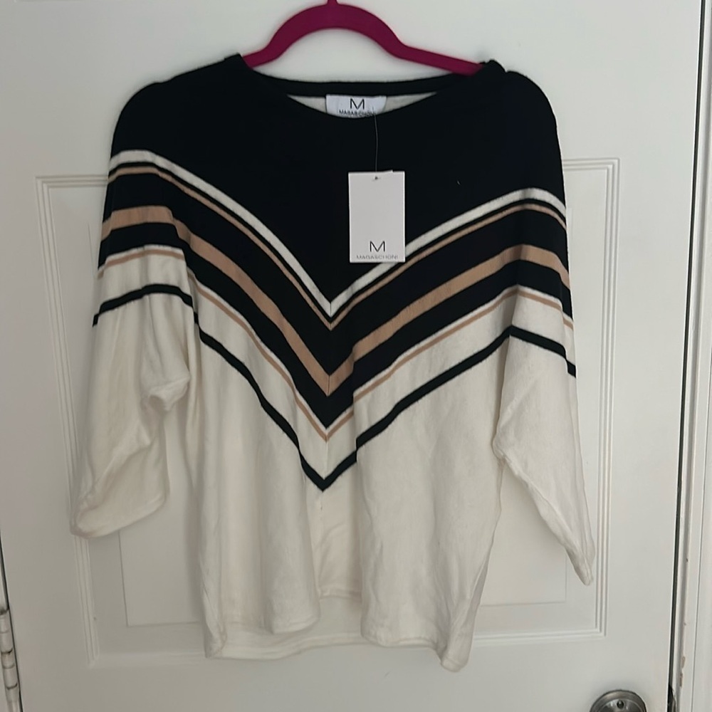 NWT Magaschoni top size Medium